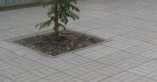Качественная тротуарная плитка серого цвета в Екатеринбурге в октябре