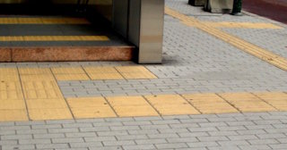 Тактильная плитка ПВХ в Екатеринбурге - купить от 717 руб. в ТротуарнаяПлитка