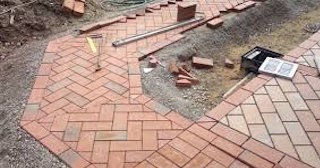 Укладка тротуарной плитки в Екатеринбурге в октябре