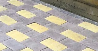 Укладка тротуарной плитки вокруг дома в Екатеринбурге - цены от 820 руб.