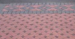 Укладка тротуарной плитки на старое бетонное основание в Екатеринбурге в октябре