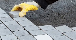 Укладка брусчатки в Екатеринбурге - цена от 820 руб. за м2 | ТротуарнаяПлитка