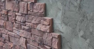 Качественная отделка цоколя фундамента снаружи в Екатеринбурге в октябре
