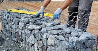 Устройство подпорной стенки из габионов в Екатеринбурге в октябре